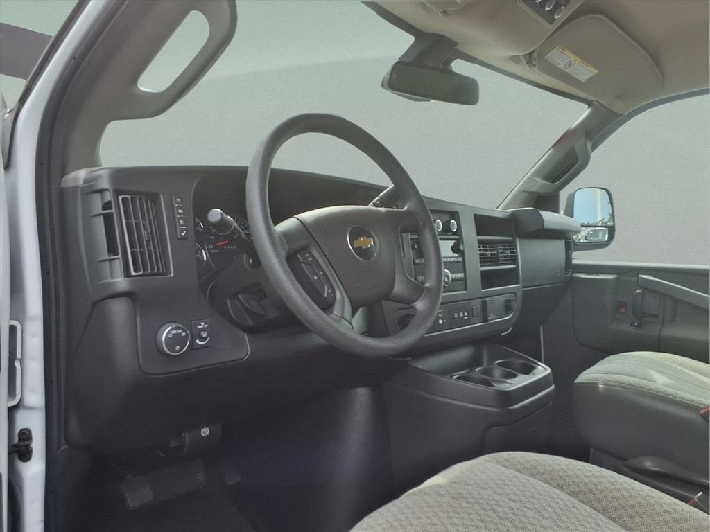 2024 Chevrolet Express Passenger 3500 1LT
